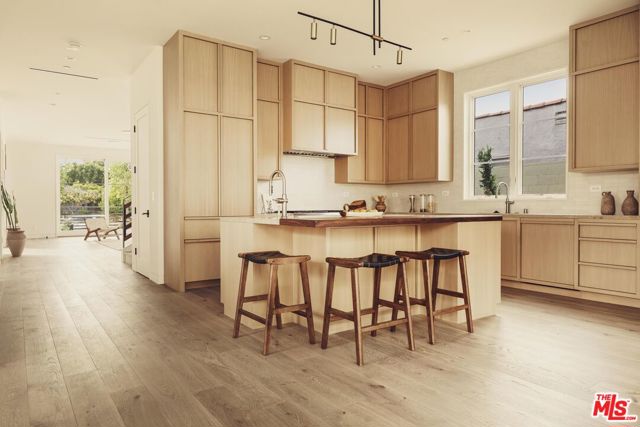 2114 Pier Avenue, Santa Monica CA: https://media.crmls.org/mediaz/b7ad9e4e-4fd3-4524-a66d-35ed007587dd.jpg