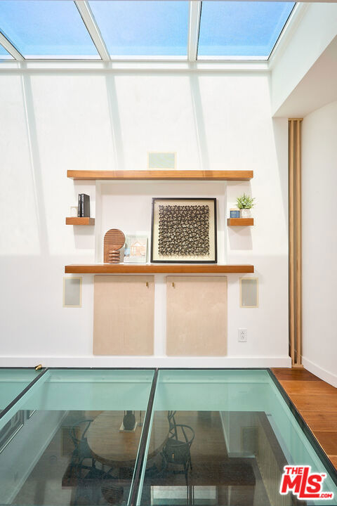 5106 Pacific Avenue, Marina del Rey CA: https://media.crmls.org/mediaz/b7ada748-fac6-4f47-bc5c-3ffe16ab01c2.jpg