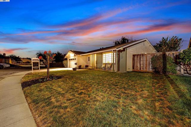 35629 Dee Pl, Fremont CA: https://media.crmls.org/mediaz/b7ae935d-a3ae-4e38-92ea-94bf338a713c.jpg