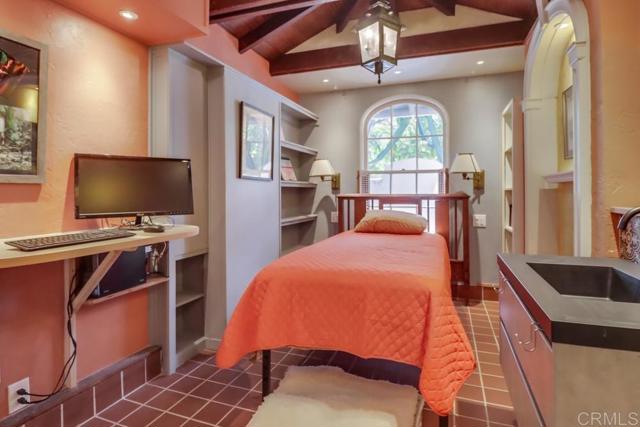 Detail Gallery Image 34 of 73 For 3014 Xenophon St, Point Loma,  CA 92106 - 5 Beds | 3 Baths