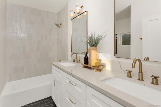 1900 W 41St St, Los Angeles CA: https://media.crmls.org/mediaz/b7af1f22-080e-4f3b-b14c-79fdeac97cbe.jpg