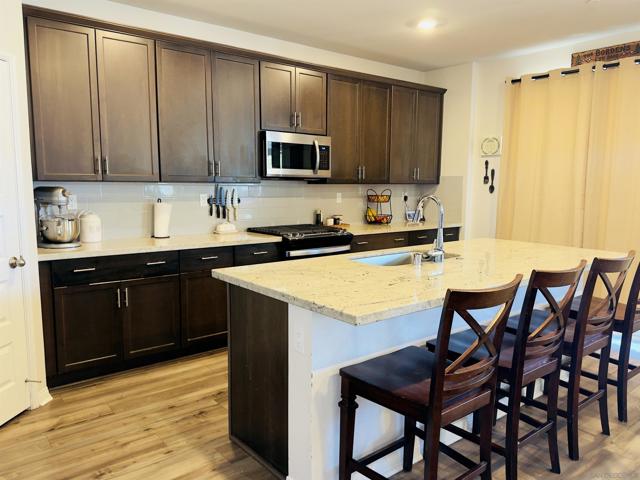 28223 Citrus Ct, Valley Center CA: https://media.crmls.org/mediaz/b7af52d1-c1bc-401c-ac51-99e41b17c82e.jpg