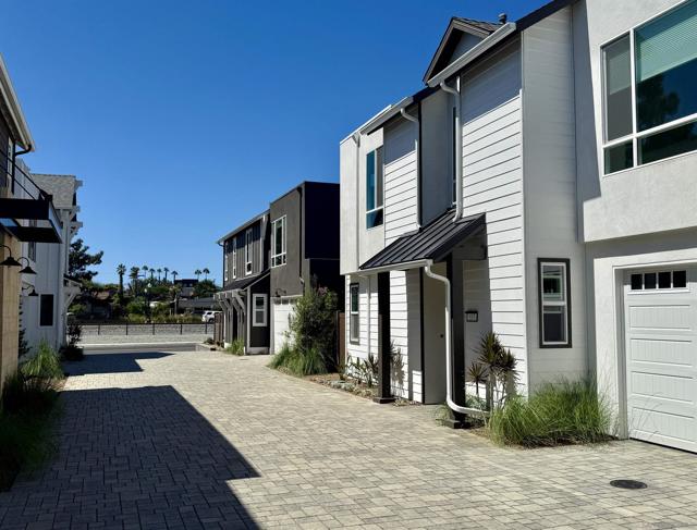 557 N Vulcan Ave, Encinitas CA: https://media.crmls.org/mediaz/b7af630c-7b3b-4811-938b-4910a9dba392.jpg