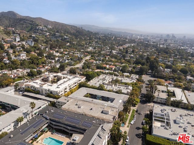 7949 Selma Avenue, Los Angeles CA: https://media.crmls.org/mediaz/b7afa6b5-d3c6-4883-93b0-3b6f40198764.jpg