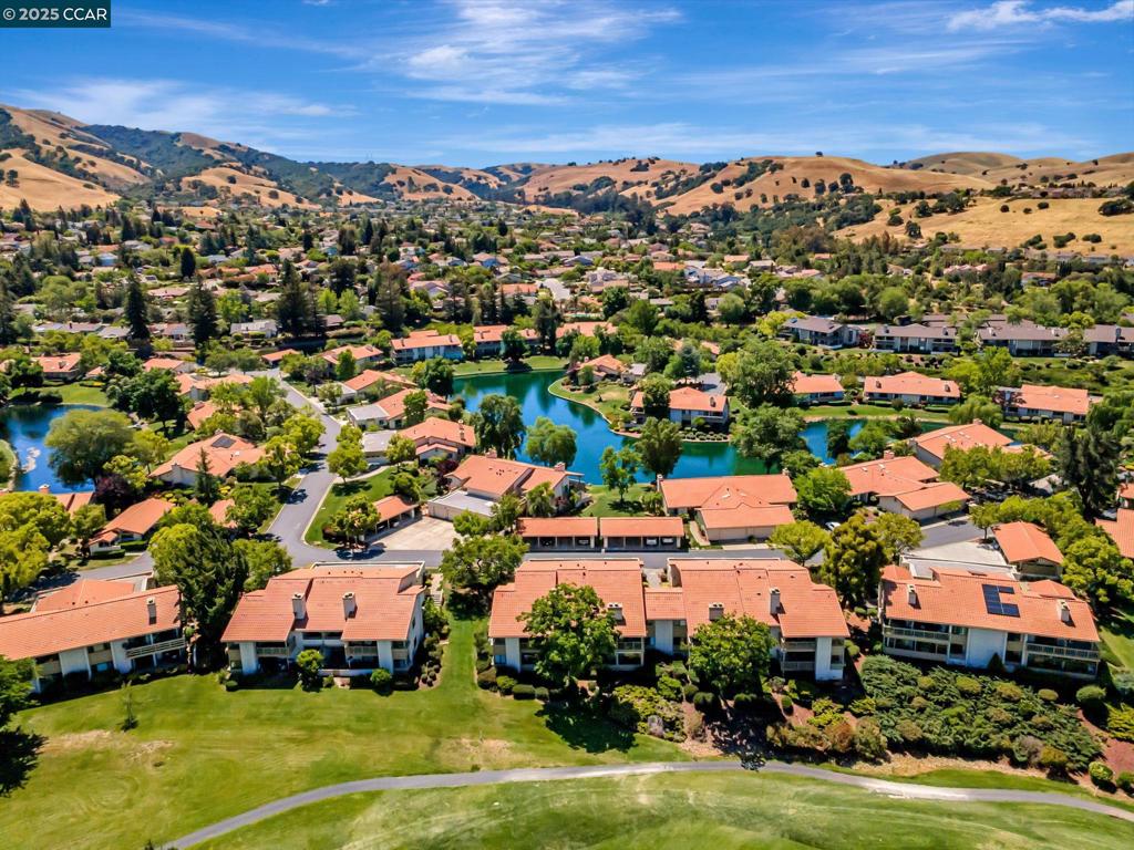 https://media.crmls.org/mediaz/b7b00c37-eca0-49c4-9389-28a36d0100ce.jpg?preset=X-Large