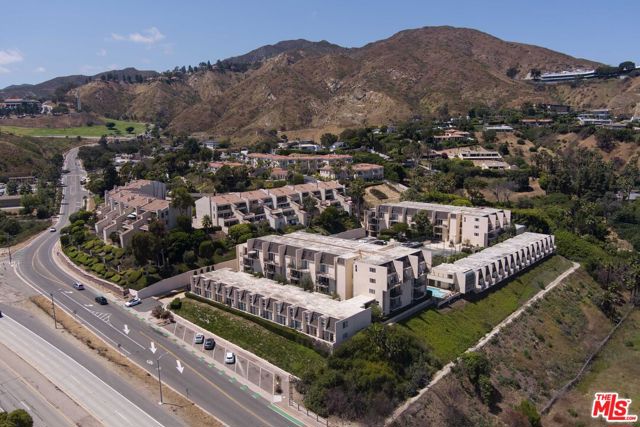 23901 Civic Center Way, Malibu CA: https://media.crmls.org/mediaz/b7b012e1-dd33-4e4d-a7f9-a4e15dee45b5.jpg