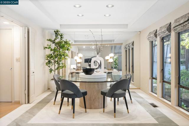 225 Vagabond Ct, Alamo CA: https://media.crmls.org/mediaz/b7b01de4-3d21-4492-98c3-dc25a099daef.jpg