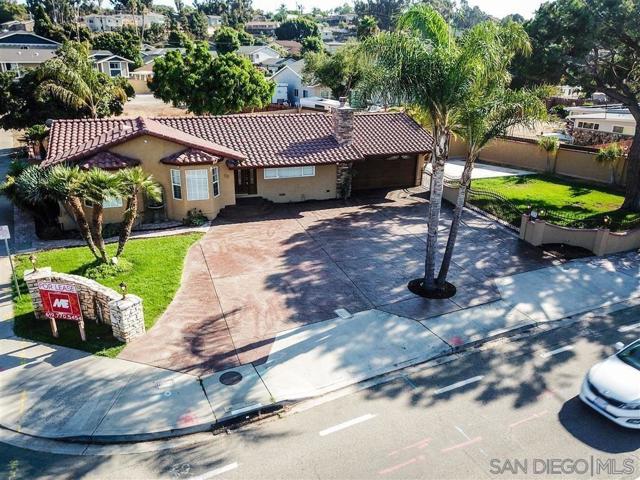 68 E Bonita Rd, Chula Vista CA: https://media.crmls.org/mediaz/b7b02cfa-6937-4cce-8aae-d64057b76c6b.jpg