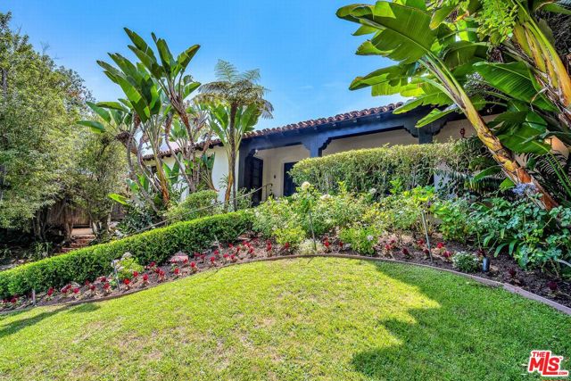 1423 Warnall Avenue, Los Angeles CA: https://media.crmls.org/mediaz/b7b0d1ff-ddcd-490b-8735-3a5934e9d8e9.jpg