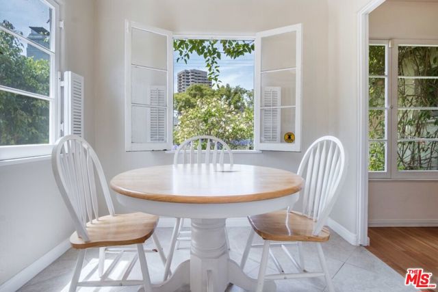 10514 Rochester Avenue, Los Angeles CA: https://media.crmls.org/mediaz/b7b1c991-bc1e-4d45-8132-99f64d32636c.jpg