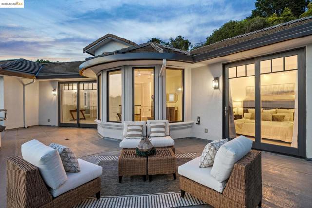 1580 Regency Ct, El Cerrito CA: https://media.crmls.org/mediaz/b7b1f554-23f9-4fbe-87a5-163e403bc22d.jpg
