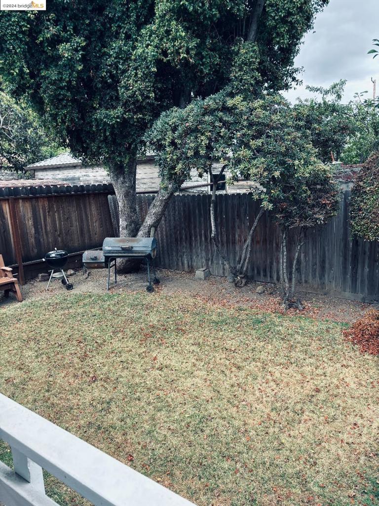 https://media.crmls.org/mediaz/b7b22bb7-955a-42d2-8e66-8865624adddb.jpg?preset=X-Large