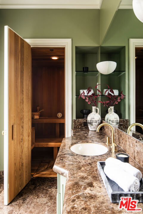 10509 Vestone Way, Los Angeles CA: https://media.crmls.org/mediaz/b7b233f0-ded8-4189-9ddb-27c17ef04c70.jpg