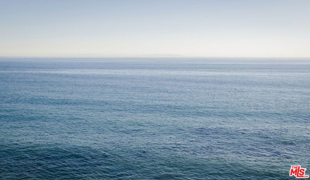 https://media.crmls.org/mediaz/b7b25df1-0fb3-440f-bea8-e04593df5ae8.jpg?preset=X-Large