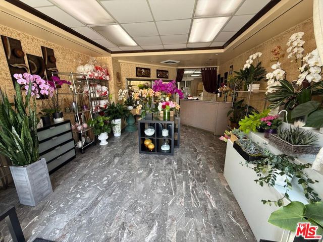 515 S Olive Street, Los Angeles CA: https://media.crmls.org/mediaz/b7b265ad-b976-4f81-8f18-42b45228b44f.jpg