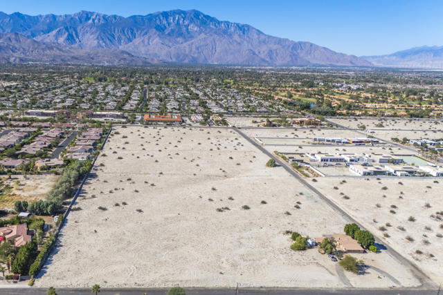 35335 Via Josefina, Rancho Mirage CA: https://media.crmls.org/mediaz/b7b2ecbf-336a-4c5f-a6b4-fb43e5205947.jpg