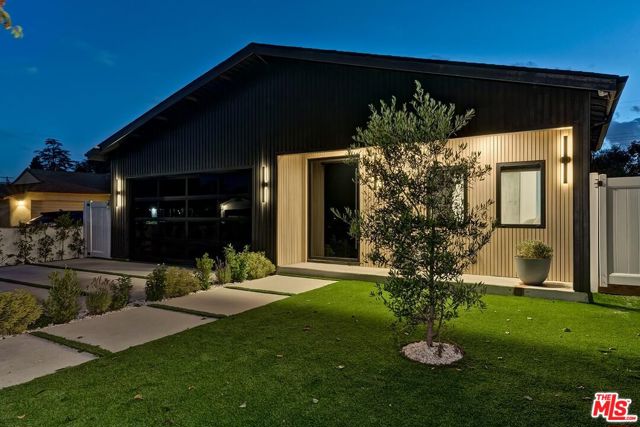 5437 Noble Avenue, Sherman Oaks CA: https://media.crmls.org/mediaz/b7b34276-83d5-416e-b5ab-75a784b9eb75.jpg