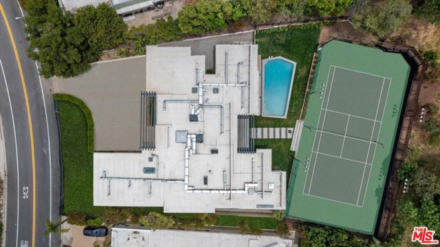 1836 Loma Vista Drive, Beverly Hills CA: https://media.crmls.org/mediaz/b7b35a88-26ac-48c9-ba18-984e400b8b57.jpg