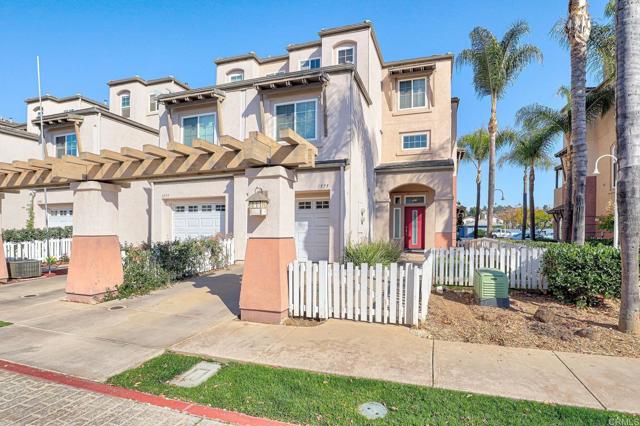 Detail Gallery Image 3 of 6 For 1575 S Escondido Bld, Escondido,  CA 92025 - 3 Beds | 3 Baths