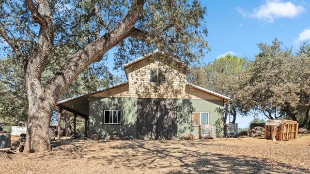 25218 Black Canyon Rd, Santa Ysabel CA: https://media.crmls.org/mediaz/b7b456ea-d456-4496-90bc-e453858f6d56.jpg