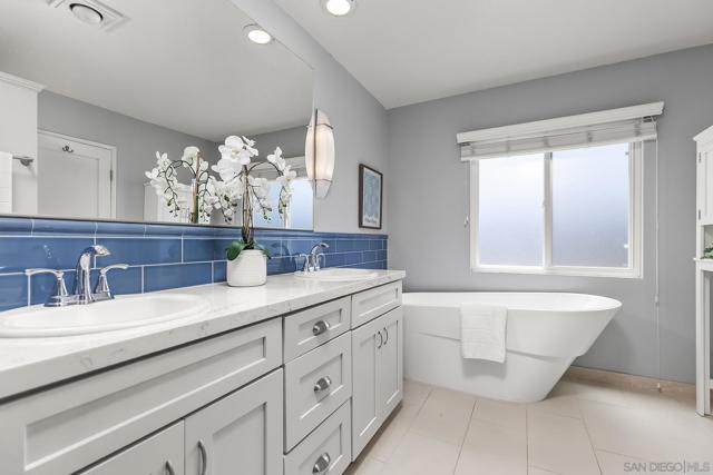 5188 Weymouth Way, Oceanside CA: https://media.crmls.org/mediaz/b7b636c6-9370-4e54-a003-77c3e1271e29.jpg