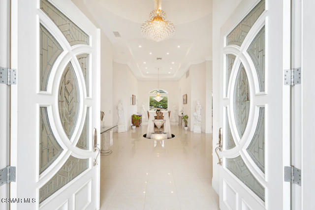 932 Rosario Drive, Thousand Oaks CA: https://media.crmls.org/mediaz/b7b6995d-2545-472e-aed0-3e32c3de4e6c.jpg