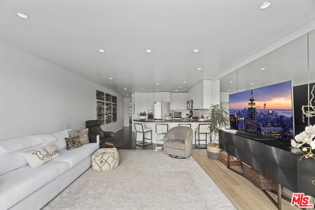 520 Strand Street, Santa Monica CA: https://media.crmls.org/mediaz/b7b6a3fe-fc6f-4d1c-b7f0-be591219cd3c.jpg