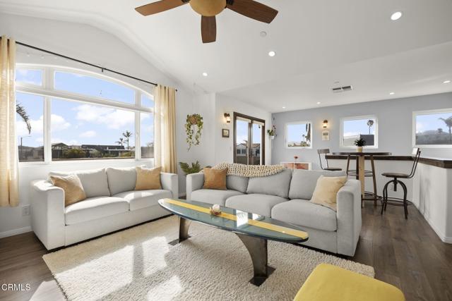 2149 Monmouth Drive, Ventura CA: https://media.crmls.org/mediaz/b7b78b12-5df0-4603-a78f-c1f5468f5c5f.jpg