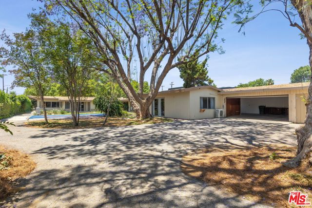 8400 Encino Avenue, Northridge CA: https://media.crmls.org/mediaz/b7b818d0-da59-435e-a129-56bfbb9aef52.jpg