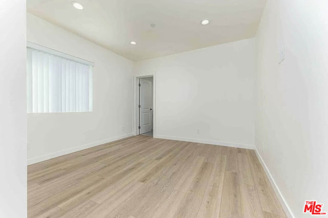 2103 S Burnside Avenue, Los Angeles CA: https://media.crmls.org/mediaz/b7b825fc-0d36-4316-953d-ec1292b11e93.jpg