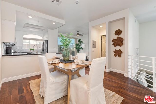 1630 E Palm Avenue, El Segundo CA: https://media.crmls.org/mediaz/b7b84710-0ead-40e8-9ea8-96c95fe878fb.jpg
