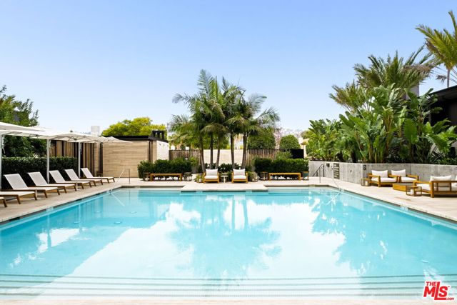 8899 Beverly Boulevard, Los Angeles CA: https://media.crmls.org/mediaz/b7b8fad2-e5a0-4c5c-ba8b-b810534e7180.jpg