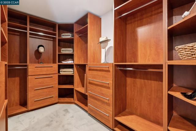 127 Devin Dr, Moraga CA: https://media.crmls.org/mediaz/b7b91001-9f30-4bdb-8dac-9f739ecc2fed.jpg