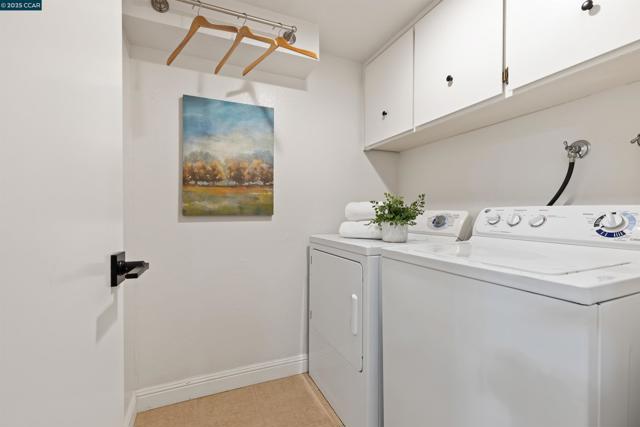 1513 Siskiyou Dr, Walnut Creek CA: https://media.crmls.org/mediaz/b7b91def-05f9-4fc4-a3de-8c69b69ebf95.jpg