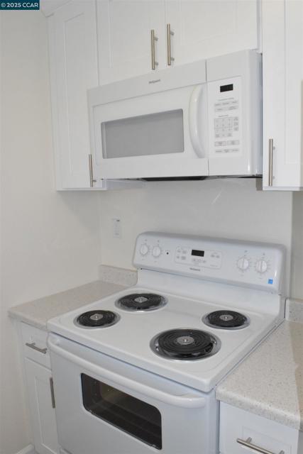 2518 Manchester Ave, San Pablo CA: https://media.crmls.org/mediaz/b7b92ad0-1ebf-4869-b90a-c0d81d8723f6.jpg