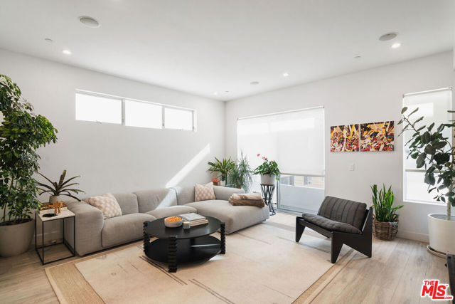1752 Stoner Avenue, Los Angeles CA: https://media.crmls.org/mediaz/b7b9f49a-1453-4999-b8a1-21e79fe0f03e.jpg