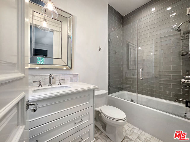 3815 Valley Meadow Road, Encino CA: https://media.crmls.org/mediaz/b7b9f530-74b6-4293-bc1e-6d6164ceba99.jpg