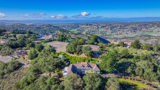 11394 Saddle Road, Monterey CA: https://media.crmls.org/mediaz/b7ba6c43-821e-4662-a9ad-3bf3481bc723.jpg