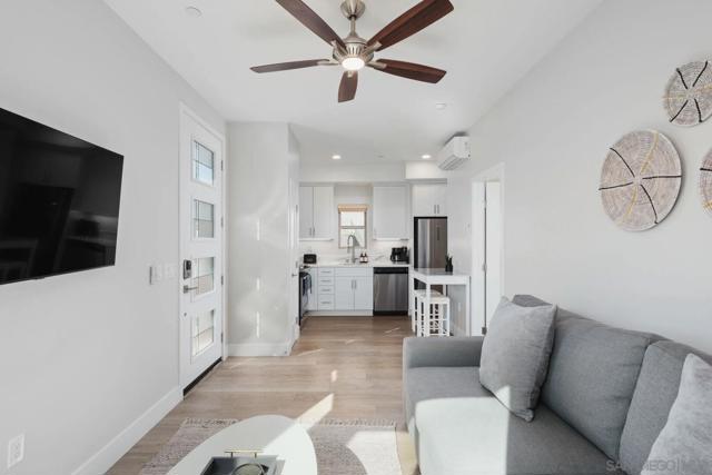 851 53 Sapphire, San Diego CA: https://media.crmls.org/mediaz/b7baa1c3-4b25-42f0-9c7b-0eef95f50d00.jpg