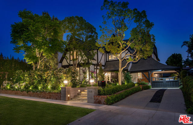 908 Malcolm Avenue, Los Angeles CA: https://media.crmls.org/mediaz/b7baa2e5-0ba7-450b-91d0-d6364ca0deb2.jpg