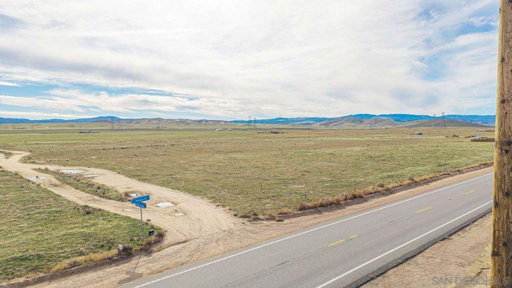 MLS #250045688SD image #17