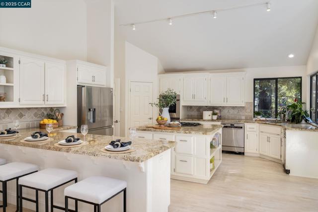 3363 Deer Hollow Drive, Danville CA: https://media.crmls.org/mediaz/b7bc2a85-02be-4940-b881-a5caefe385e2.jpg