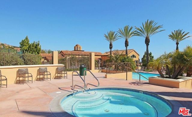 16864 Calle Bellevista, Pacific Palisades CA: https://media.crmls.org/mediaz/b7bc6a74-1438-42e1-bf06-581cb15599e6.jpg