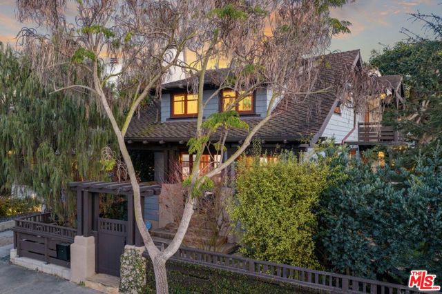 Image 3 of 50 For 706 Navy Street