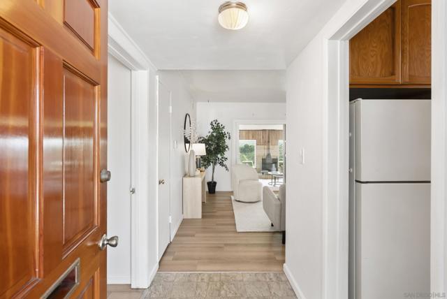 2122 March Pl, San Diego CA: https://media.crmls.org/mediaz/b7bcf884-6dcc-454e-b68e-15257cfb781f.jpg
