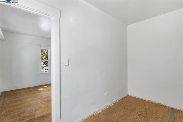 2255 Lincoln Ave., Alameda CA: https://media.crmls.org/mediaz/b7bd0358-f607-4333-80f8-c83c96fd2787.jpg