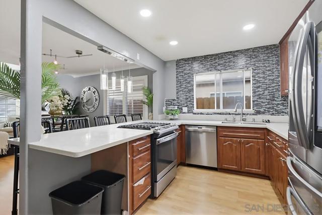 554 Friendly Ct E, El Cajon CA: https://media.crmls.org/mediaz/b7bd101b-7971-4eb8-aab8-e682d483f575.jpg