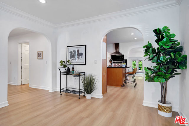 4476 Calhoun Avenue, Sherman Oaks CA: https://media.crmls.org/mediaz/b7bd3fa0-d9ff-47f7-bb91-aa8ac6ded1a7.jpg