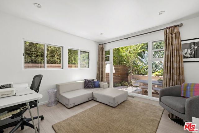 2509 Greenvalley Road, Los Angeles CA: https://media.crmls.org/mediaz/b7bd64fc-de88-42ef-a8bc-19254ac13430.jpg