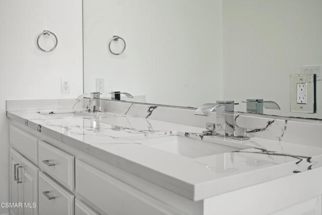 16005 Parthenia Street, North Hills CA: https://media.crmls.org/mediaz/b7bdfdcc-4555-4c0e-92ab-10e7a16e6f13.jpg